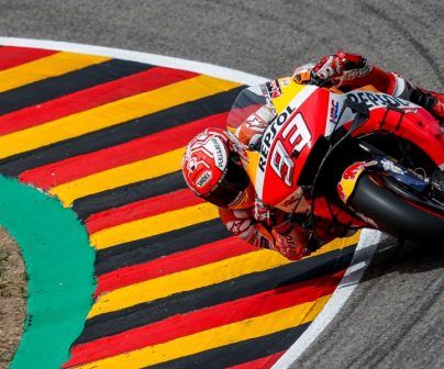 Marc Márquez tomando curva en Sachsenring