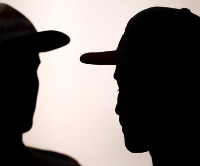 Siluetas de los hermanos  Márquez