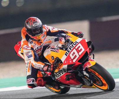 Marc Márquez rodando de noche en Losail