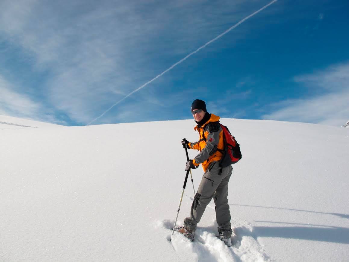 Dani Pedrosa haciendo trekking en la nieve