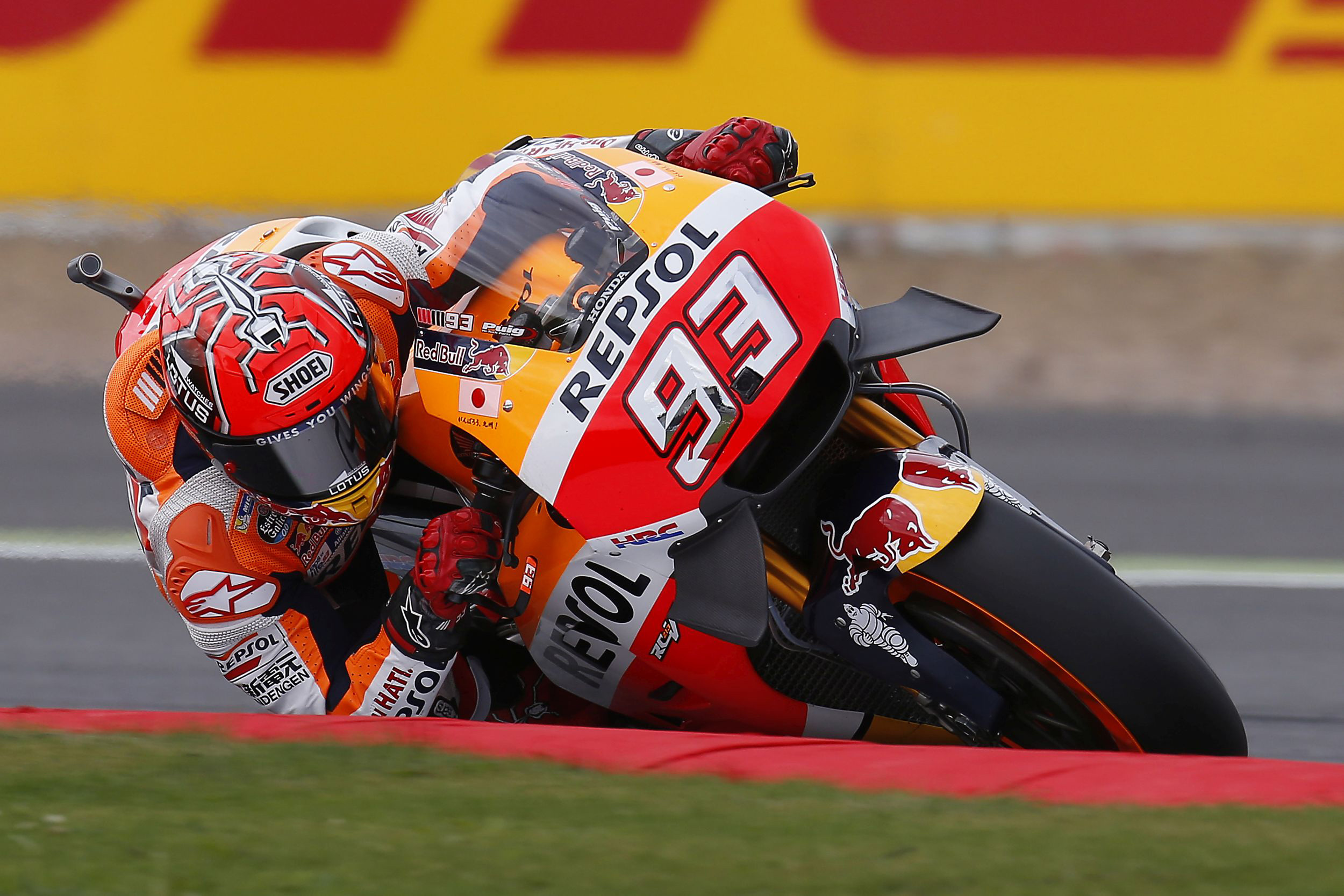 Marc Márquez tomando curva