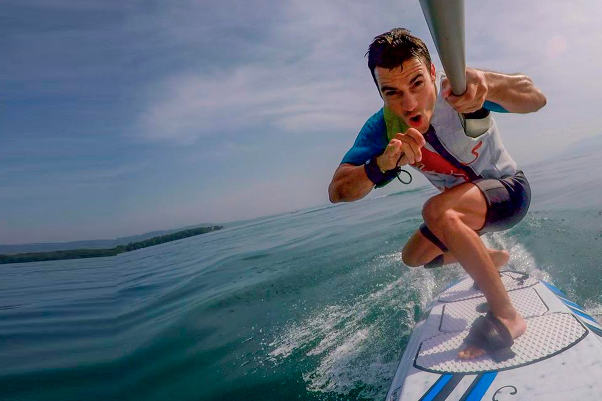 Dani pedrosa haciendo surf