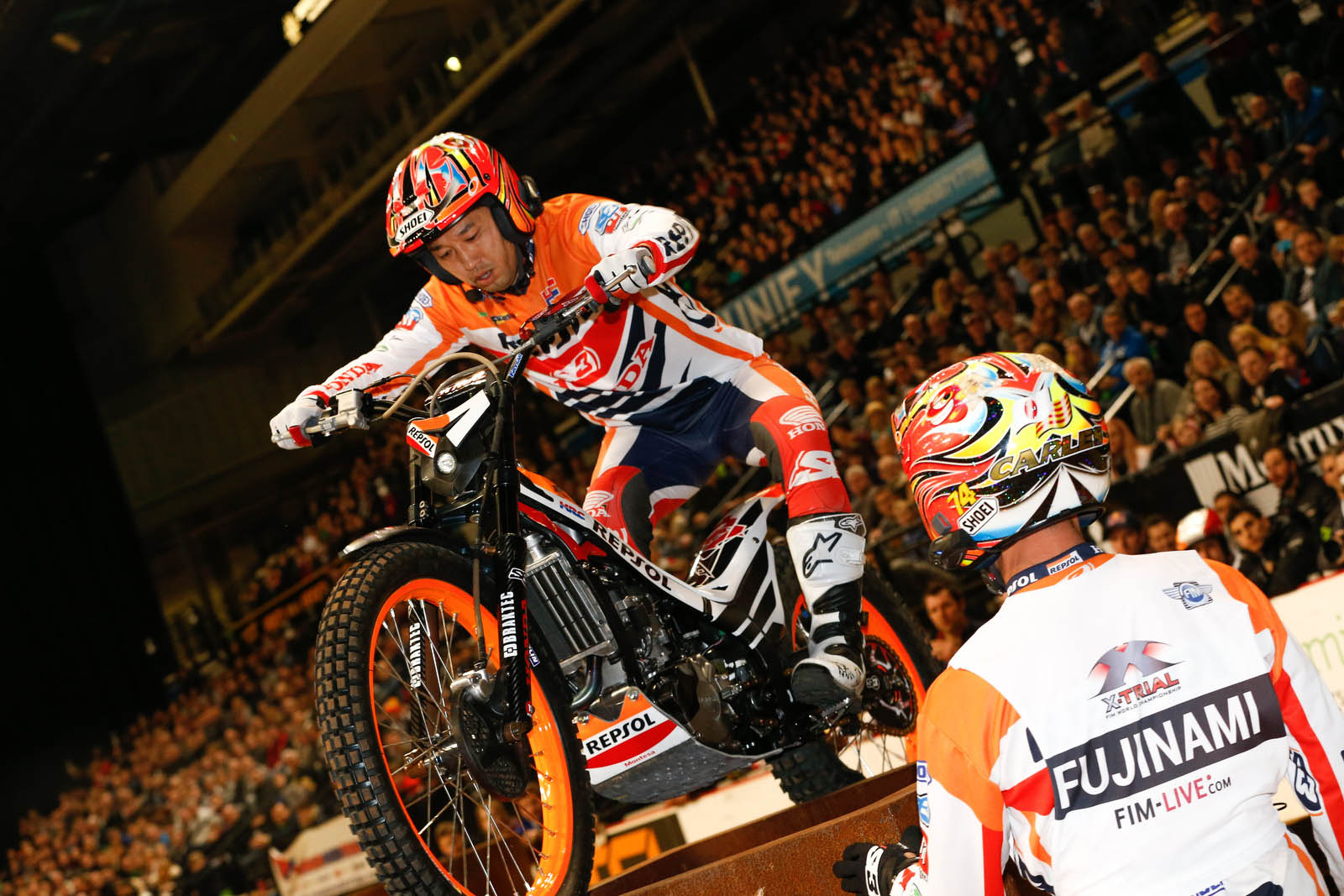 Takahisa en prueba de trial indoor