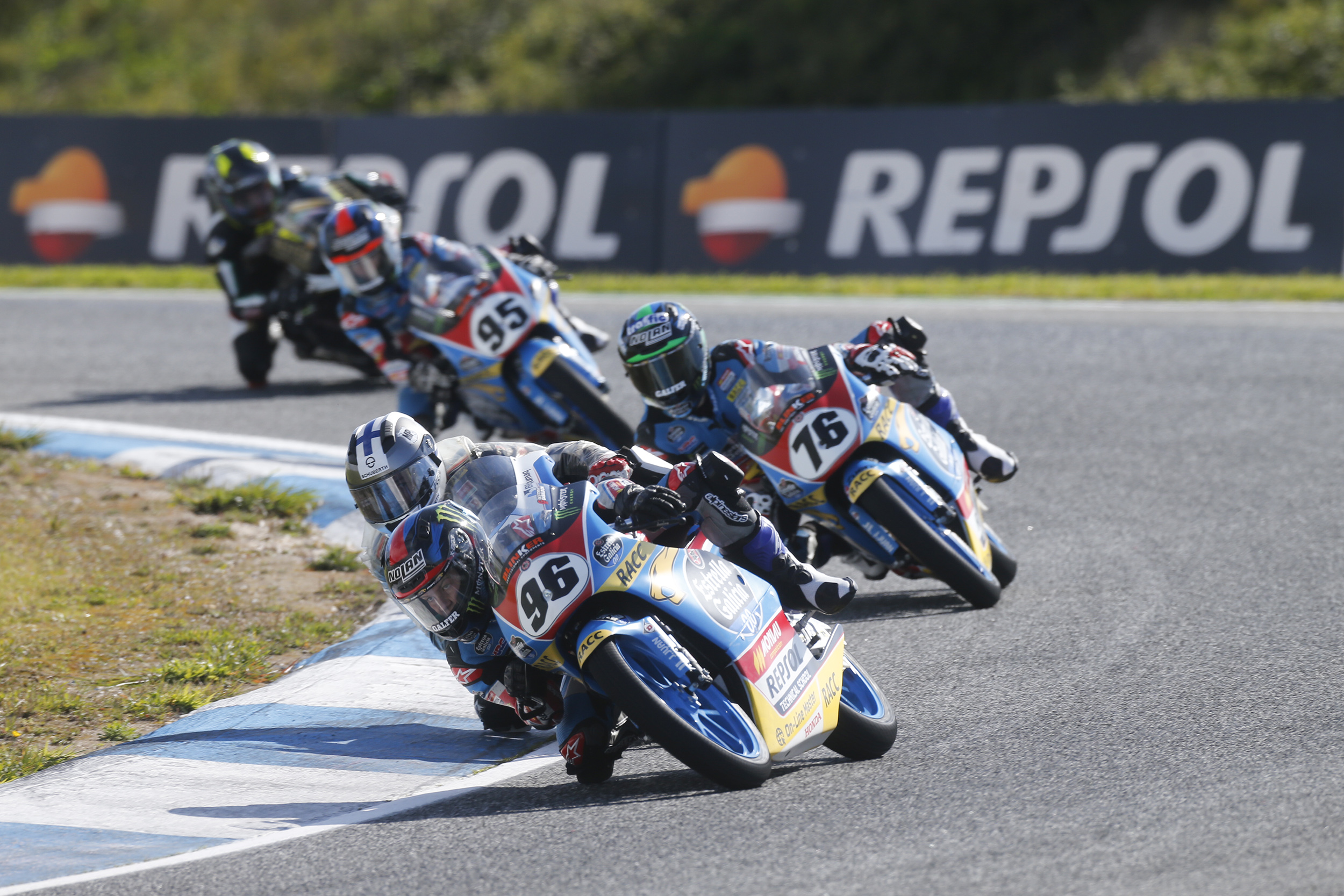 Motoristas de Monlau Repsol en el FIM CEV Repsol