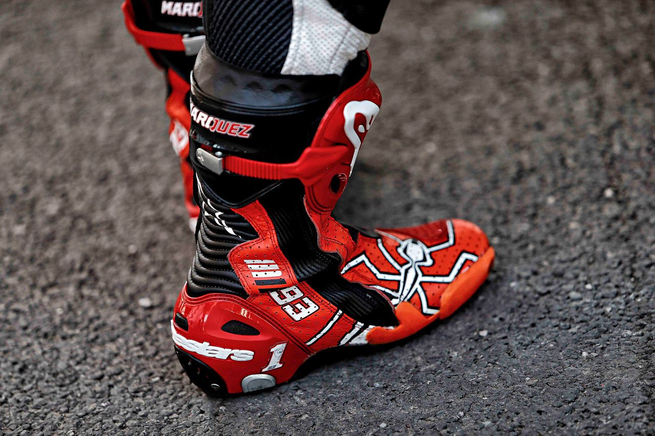 Clothing and protection the double function of the MotoGP suit Box