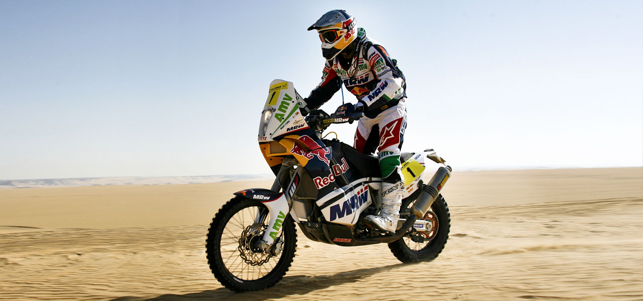 Coma con su moto recorriendo el desierto en el rally de los faraones Quiz que raaly es el tuyo, reponde a estas preguntas y adivinaremos tus rallies.