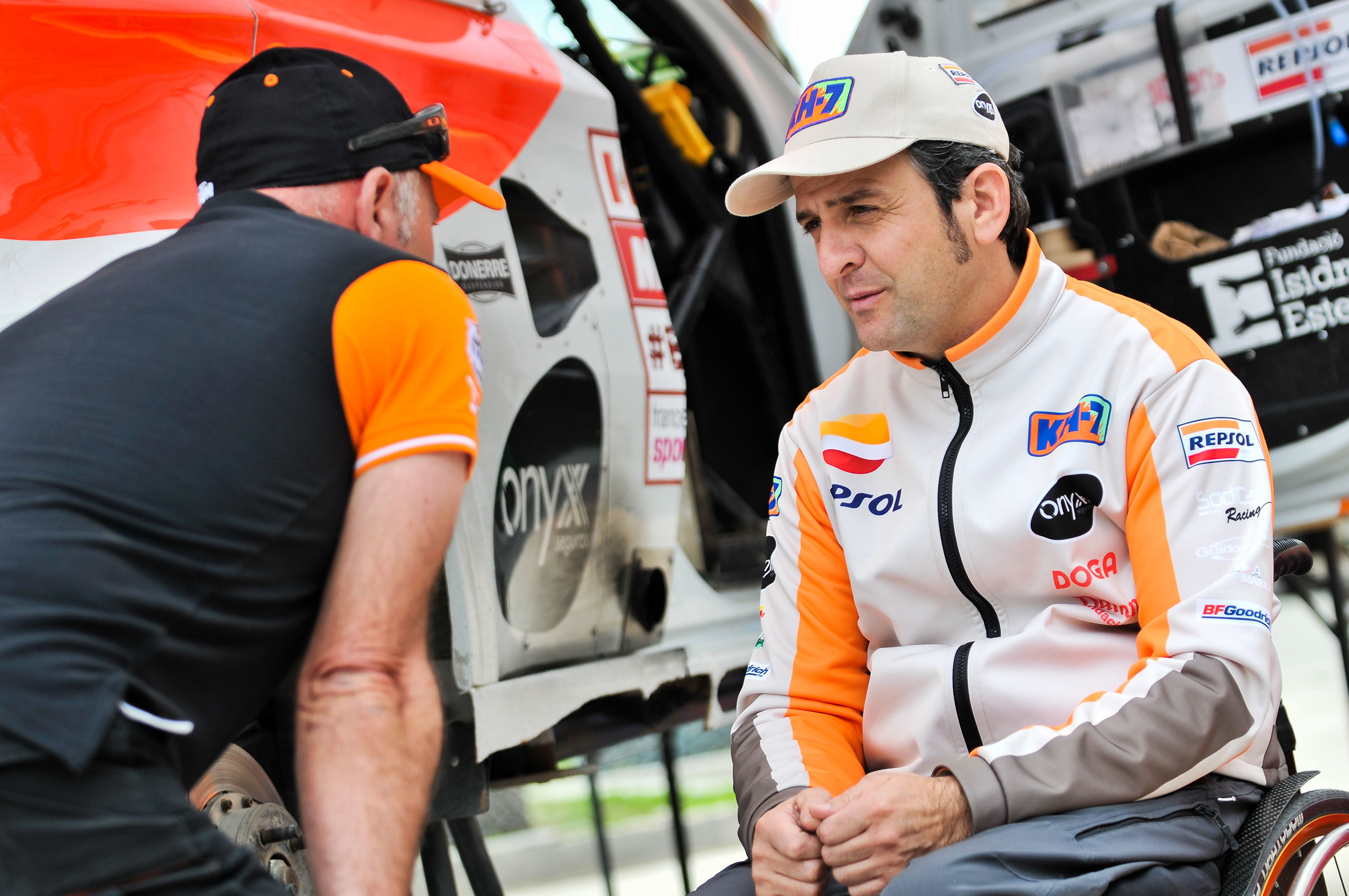 Isidre Esteve con Sodicar BV6 en asistencia Dakar 2018