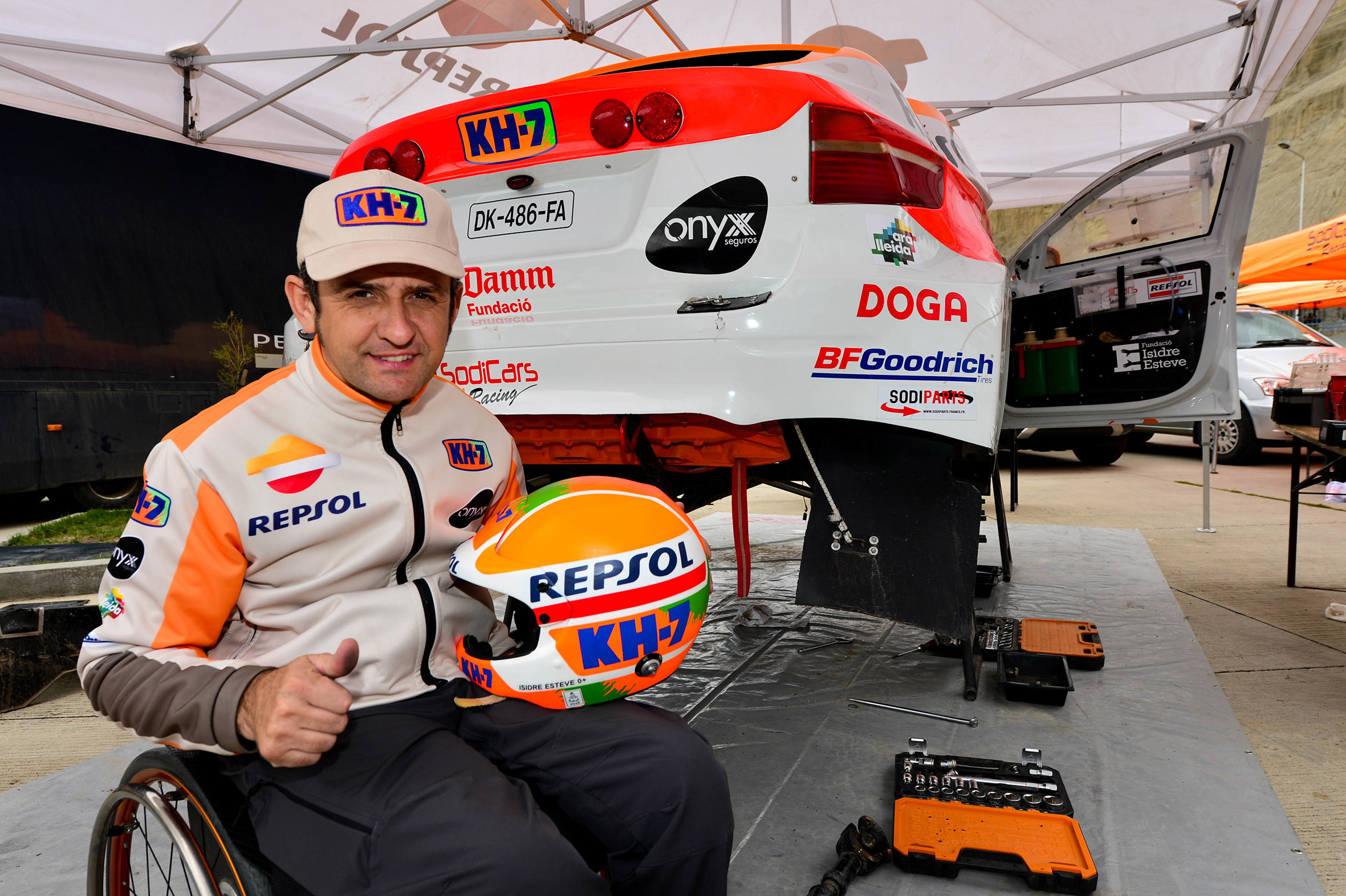 Isidre Esteve con su Sodicar BV6 en el Dakar 2018
