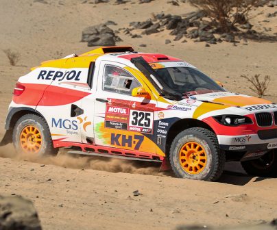 Isidre esteve conduce su prototipo adaptado.