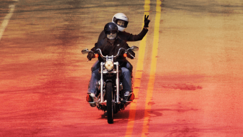 Motoristas saludando