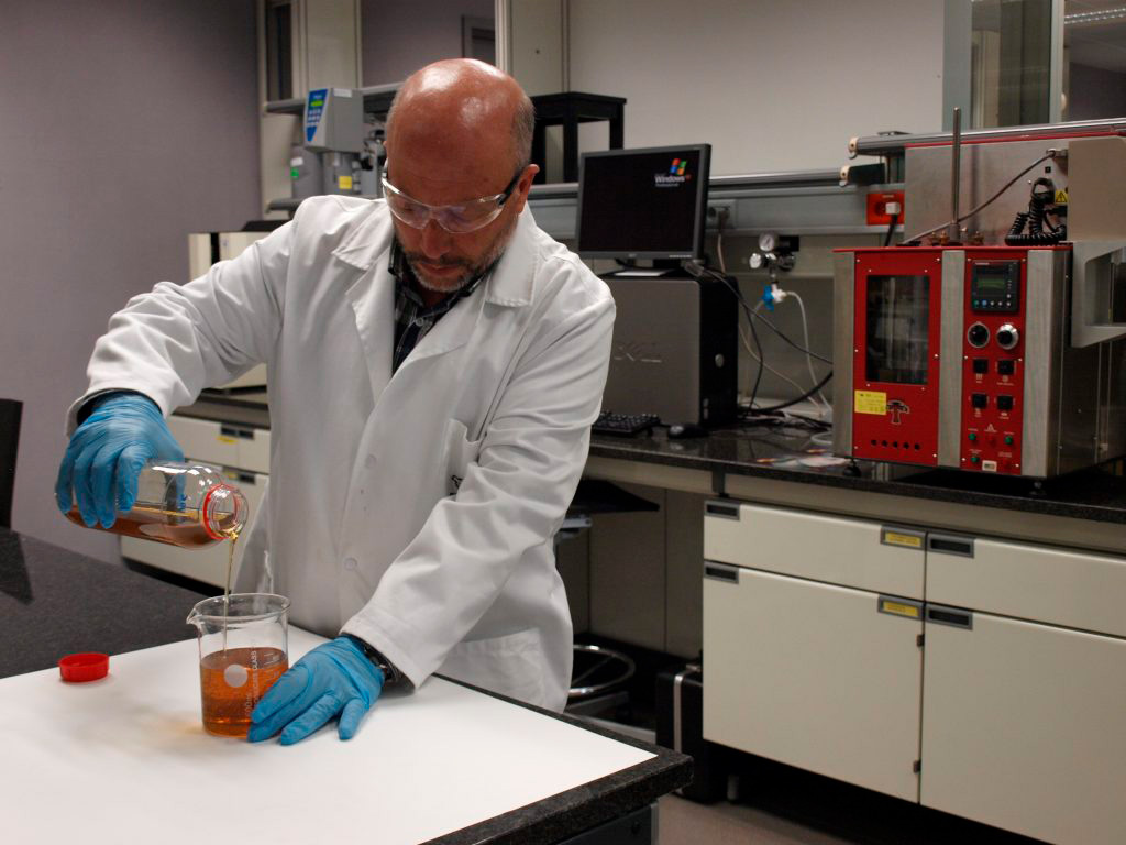 Tomás Pérez, investigador en el área de lubricantes del Centro de Tecnología Repsol