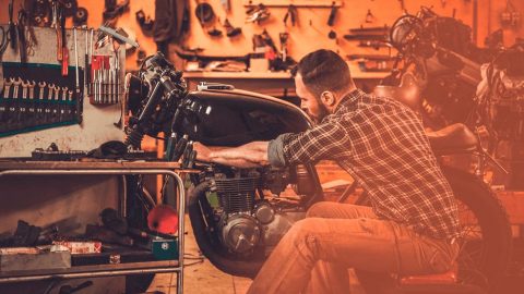 ¿Qué necesita tu garaje para trabajar en tu moto?