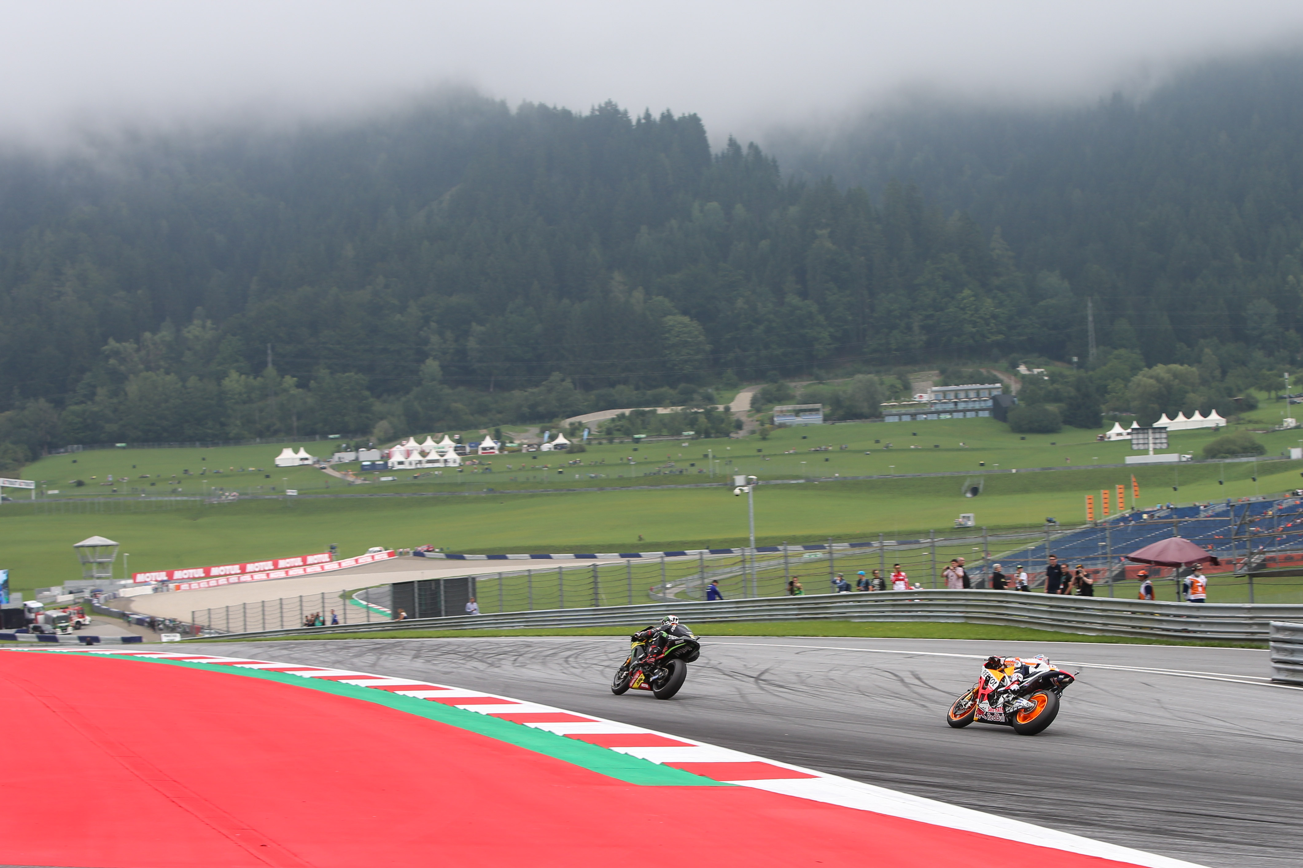 Dani Pedrosa jutto a escapatoria de asfalto en el Red Bull Ring 2017