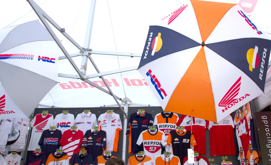 Zona_comercial_en_el_circuit Zona_comercial_en_el_circuit