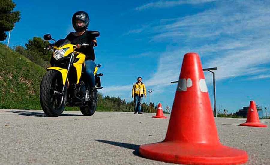 Escuela_de_conduccion_del_Racc_en_el_Circuit_de_Catalunya Escuela_de_conduccion_del_Racc_en_el_Circuit_de_Catalunya