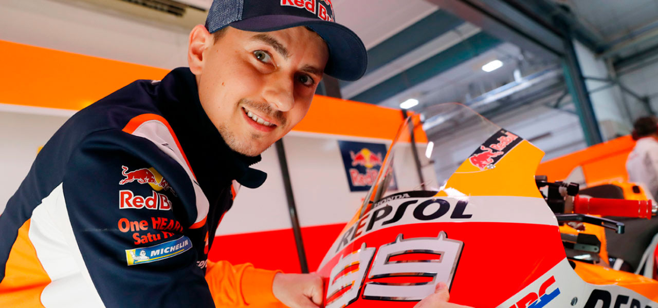 lo_mejor_del_mundo_motero_en_las_redes Jorge_lorenzo_poniendo_su_numero_sobre_su_rc213v