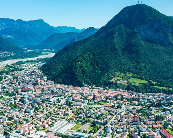 trialgp-tolmezzo Vista aérea de Tolmezzo, Italia