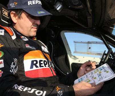 Txema Villalobos nos enseña el roadbook del rally dakar 2020