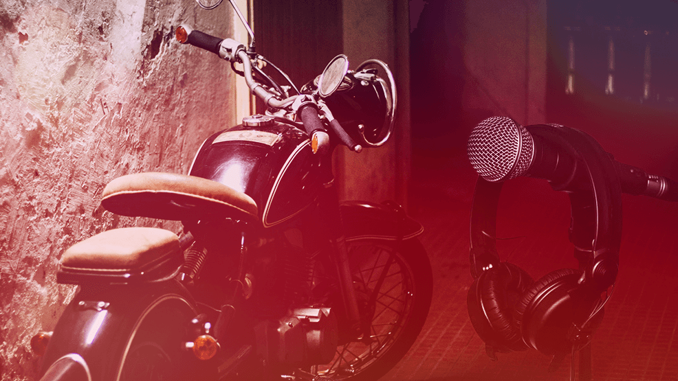 5 videoclips que huelen a moto. ¡Al cantante del 4 le tendrían que poner una multa!