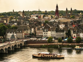 Dagtocht Boottocht naar ’t Bassin en Maastricht Dagtocht Boottocht naar ’t Bassin en Maastricht