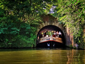 Dagtocht Boottocht naar ’t Bassin en Maastricht Dagtocht Boottocht naar ’t Bassin en Maastricht