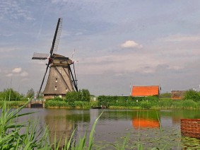 Dagtocht Alblasserwaardse gastvrijheid en palingrokerij Dagtocht Alblasserwaardse gastvrijheid en palingrokerij