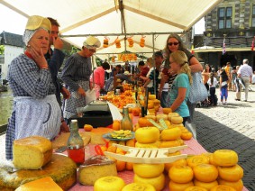 Avondkaasmarkt Alkmaar busreis dagtocht Avondkaasmarkt Alkmaar busreis dagtocht