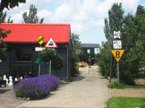Dagtocht Agriport en de Bijenstal Dagtocht Agriport en de Bijenstal