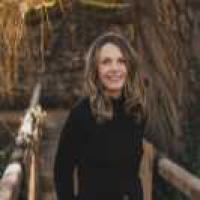 Dr Elizabeth Banwell