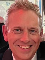 Dr Harry Bennett