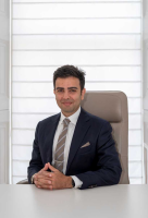 Dr Minak Bhalla