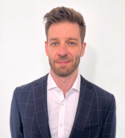 Dr Richard J Toshner