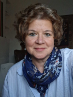 Ms Elisabeth Auer