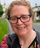 Dr Holly Cumbers