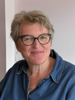 Ms Briony Lambert