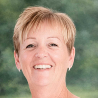 Ms Cindy Lowe