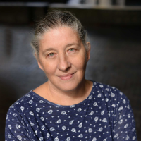 Ms Louise Leonard