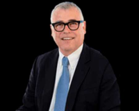 Mr Angus D Lewis