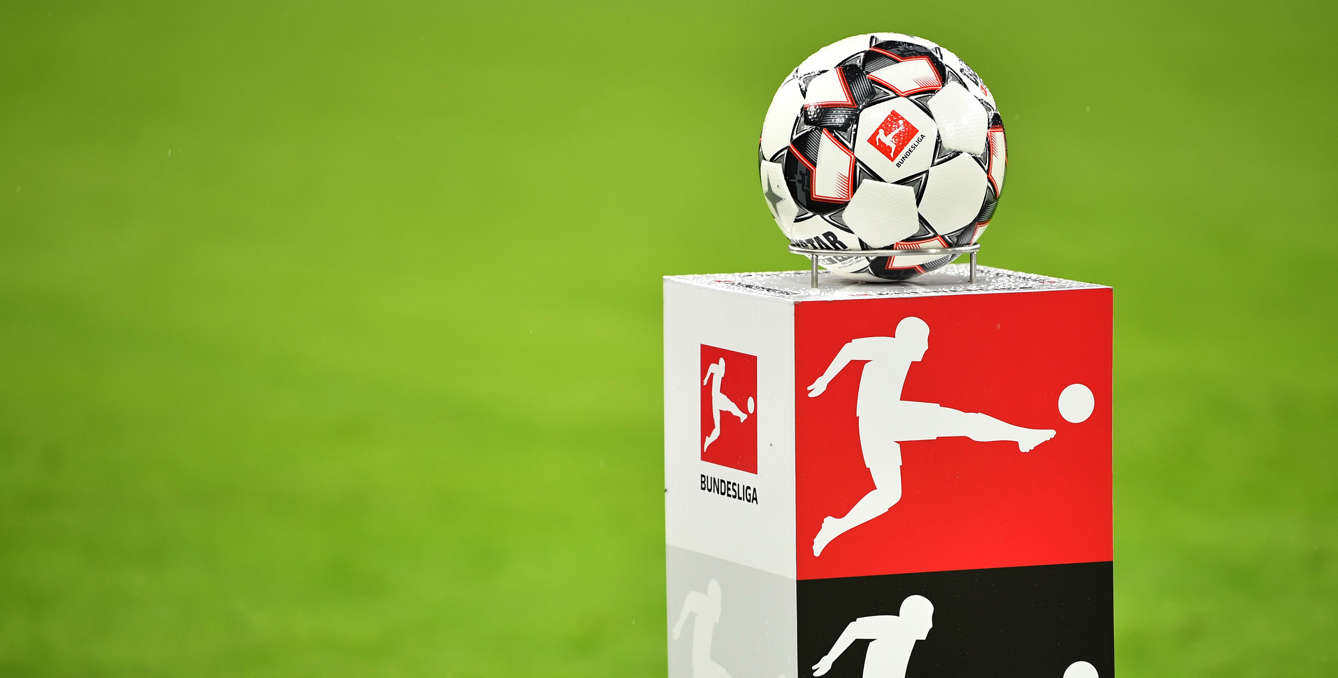 Bundesliga Bayern Startet Gegen Hertha Derbyzeit Im Pott Und