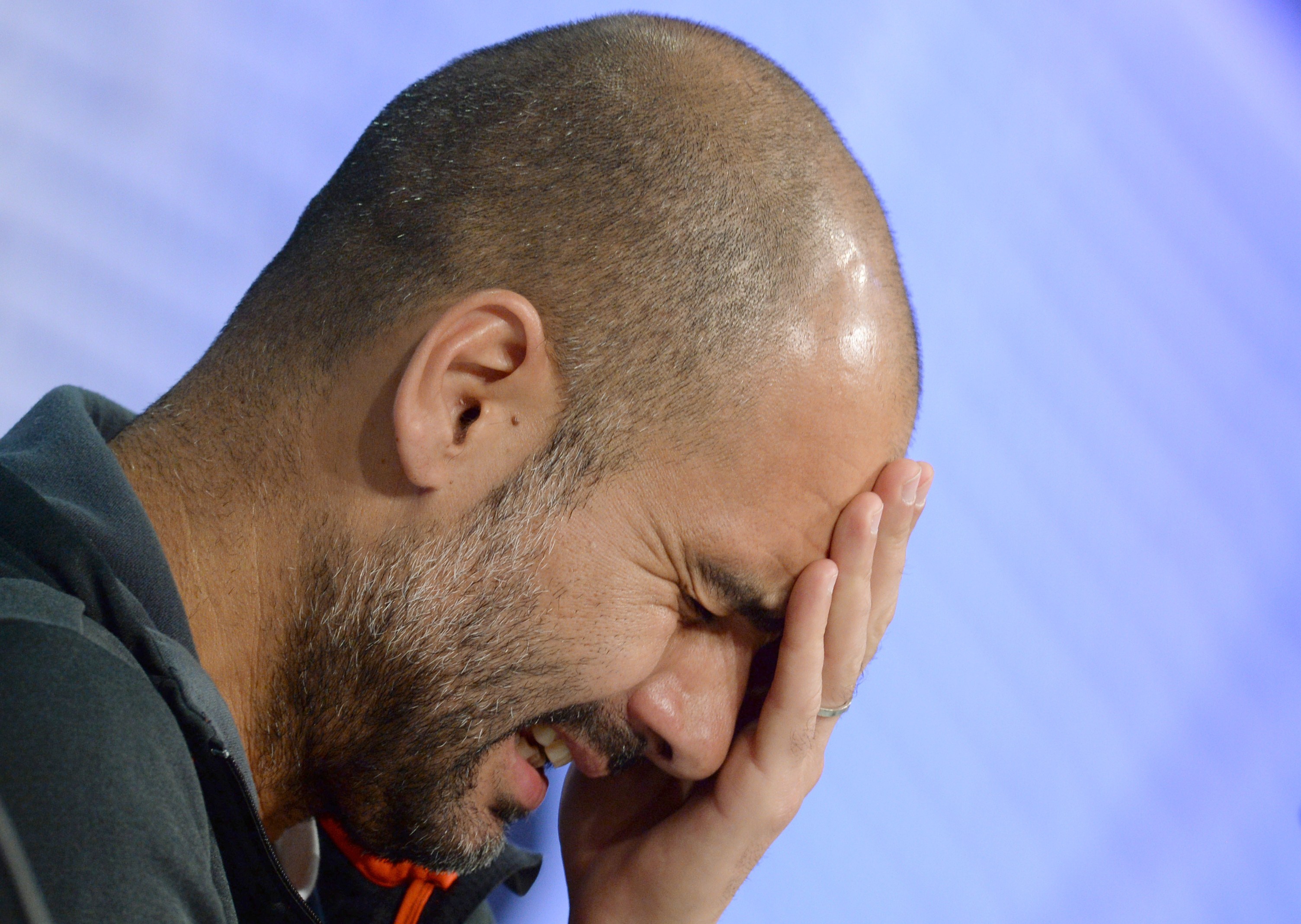 Pep Guardiola in conferenza stampa dopo l'eliminazione del Bayern in semifinale di Champions