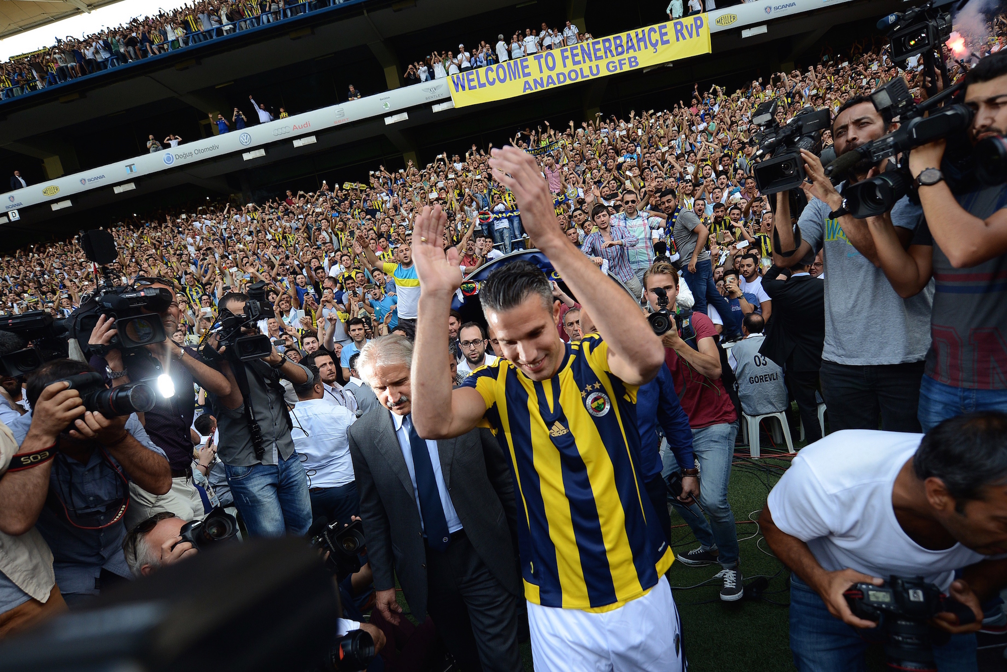 FBL-TUR-ENG-PR-NED-FENERBAHCE-MANUTD-VANPERSIE