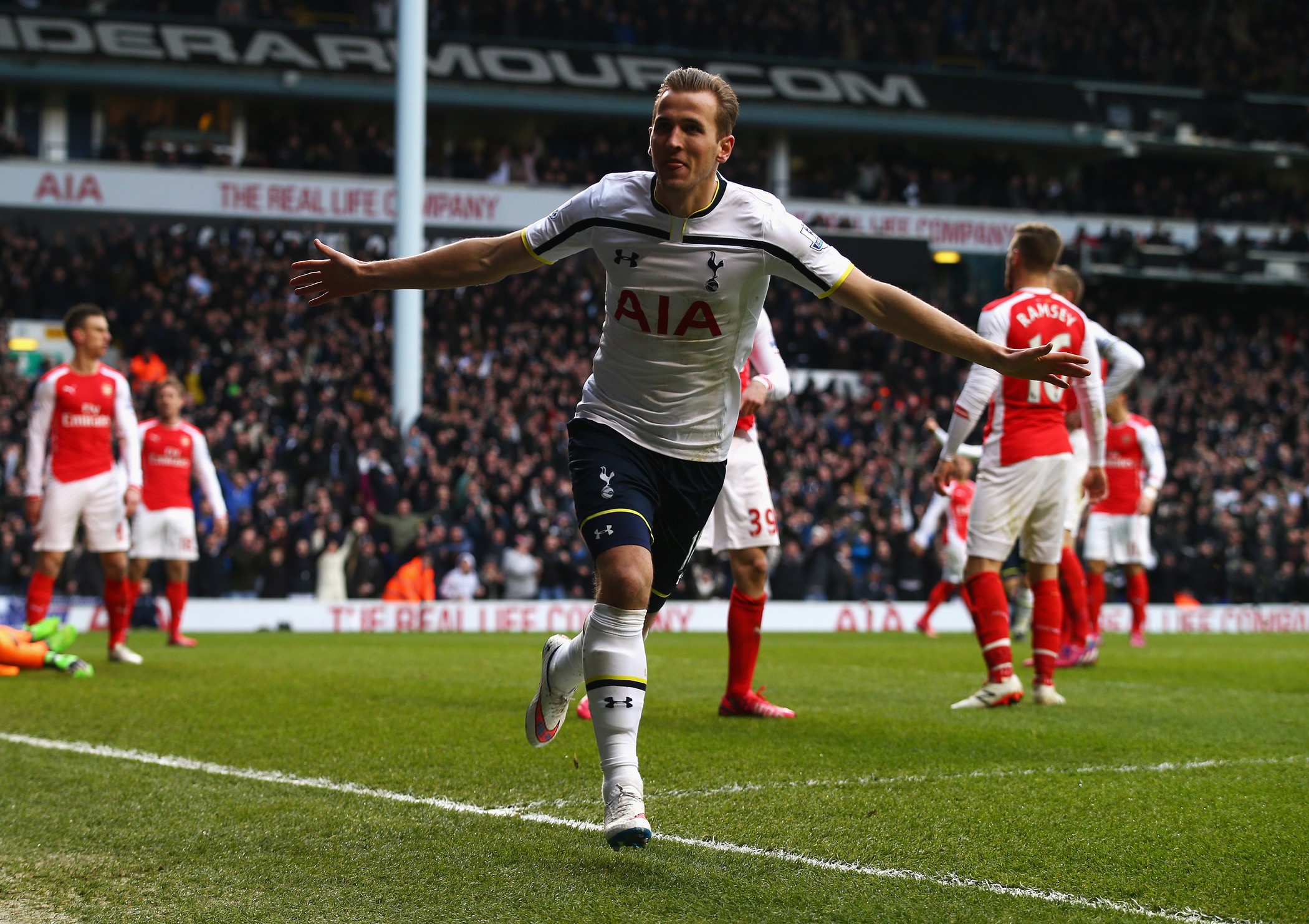 Con una doppietta di Harry Kane gli Spurs vincono per la 55esima volta derby di Londra