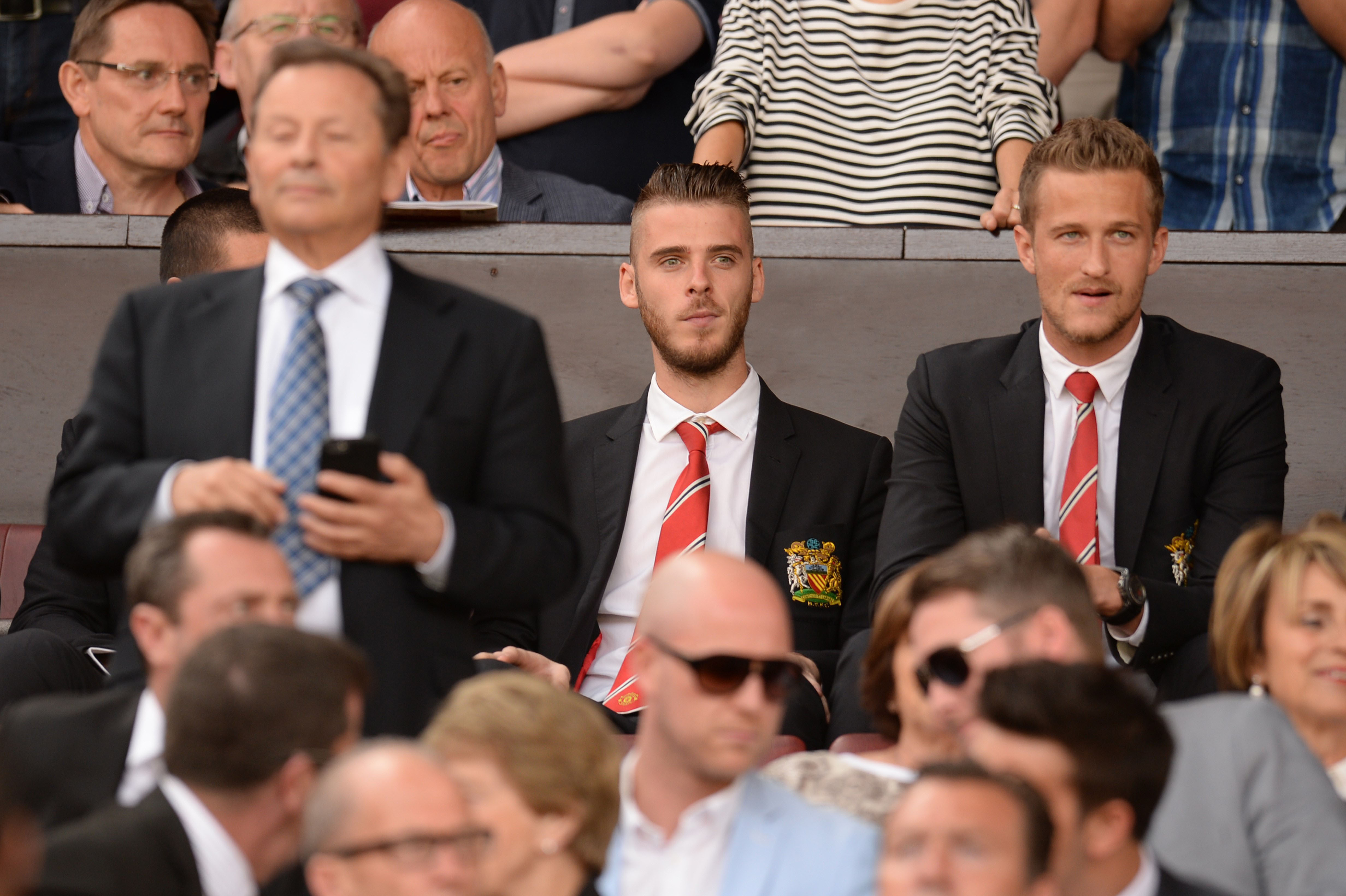 David De Gea guarda i compagni del Man United dalla tribuna durante il match contro il Tottenham
