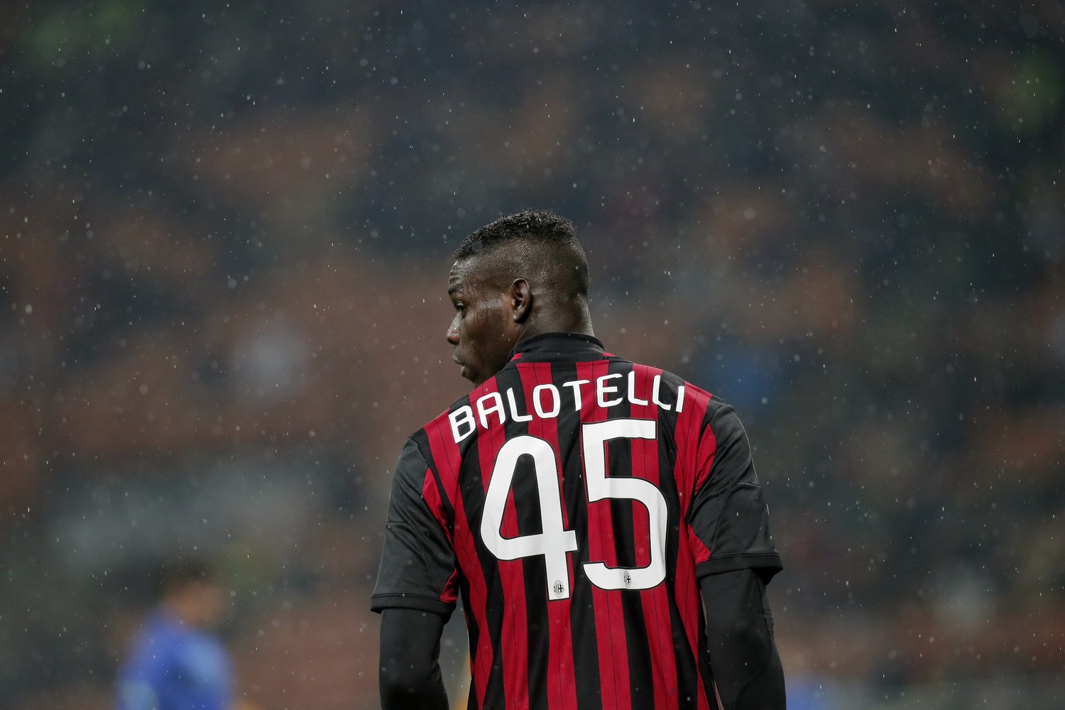 Mario Balotelli con la maglia del Milan