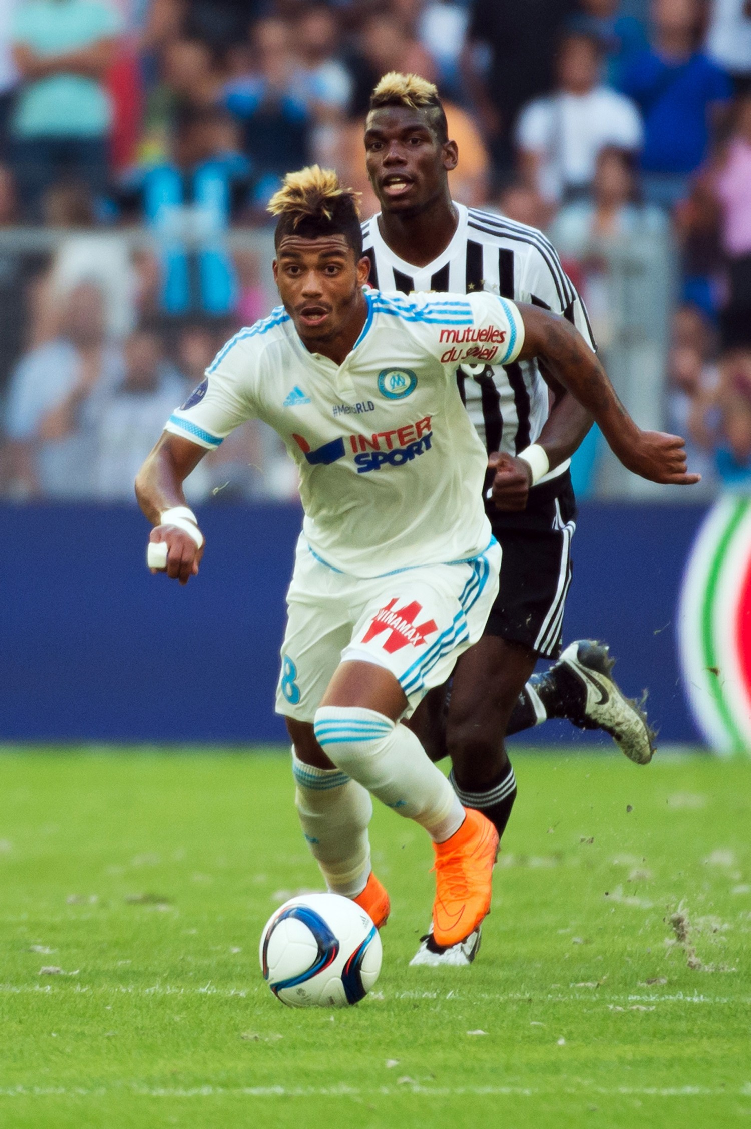 Mario Lemina in azione contro il suo amico e futuro compagno Pogba