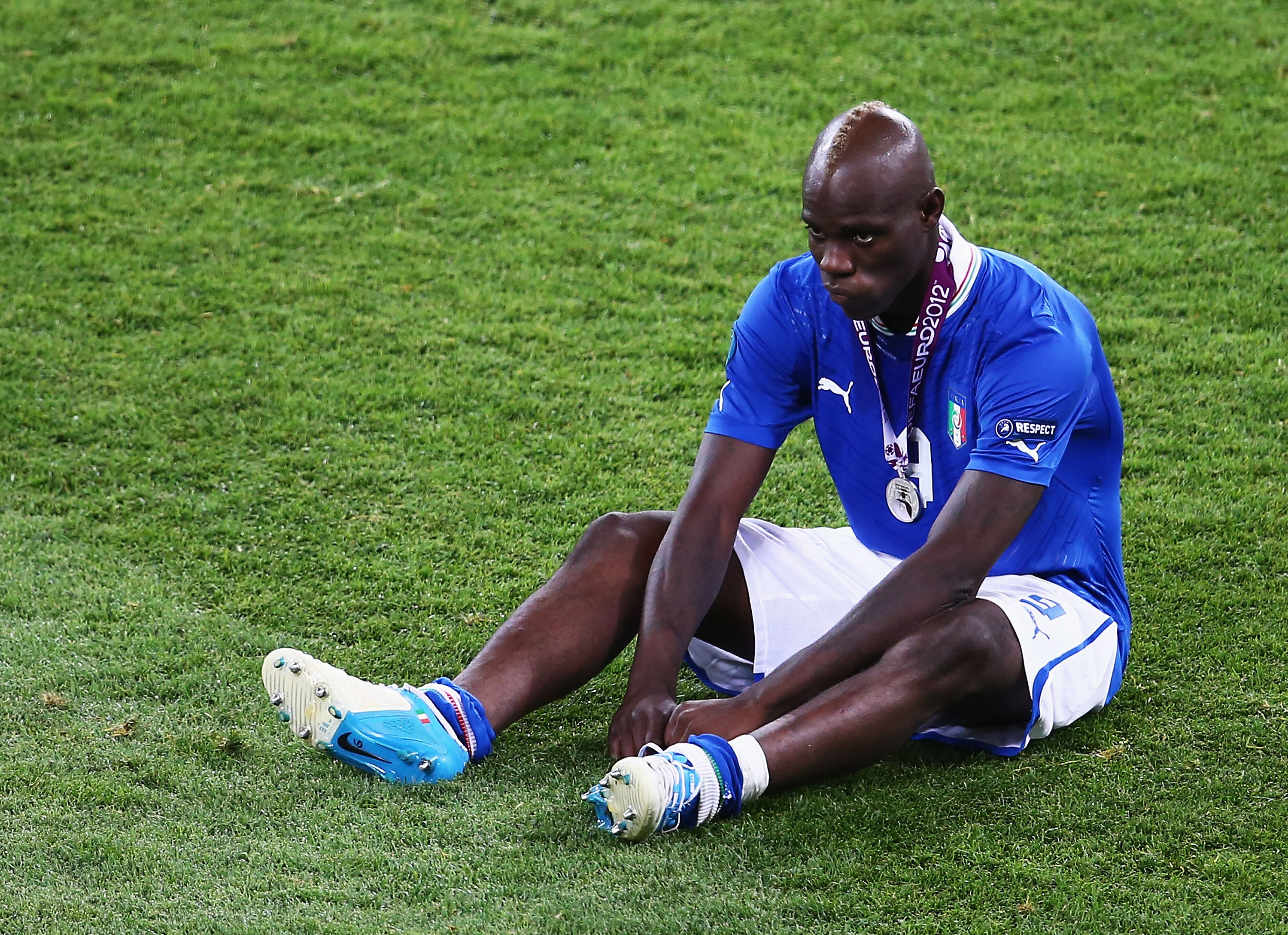 La delusione di Mario Balotelli dopo il secondo posto dell'Italia a Euro 2012