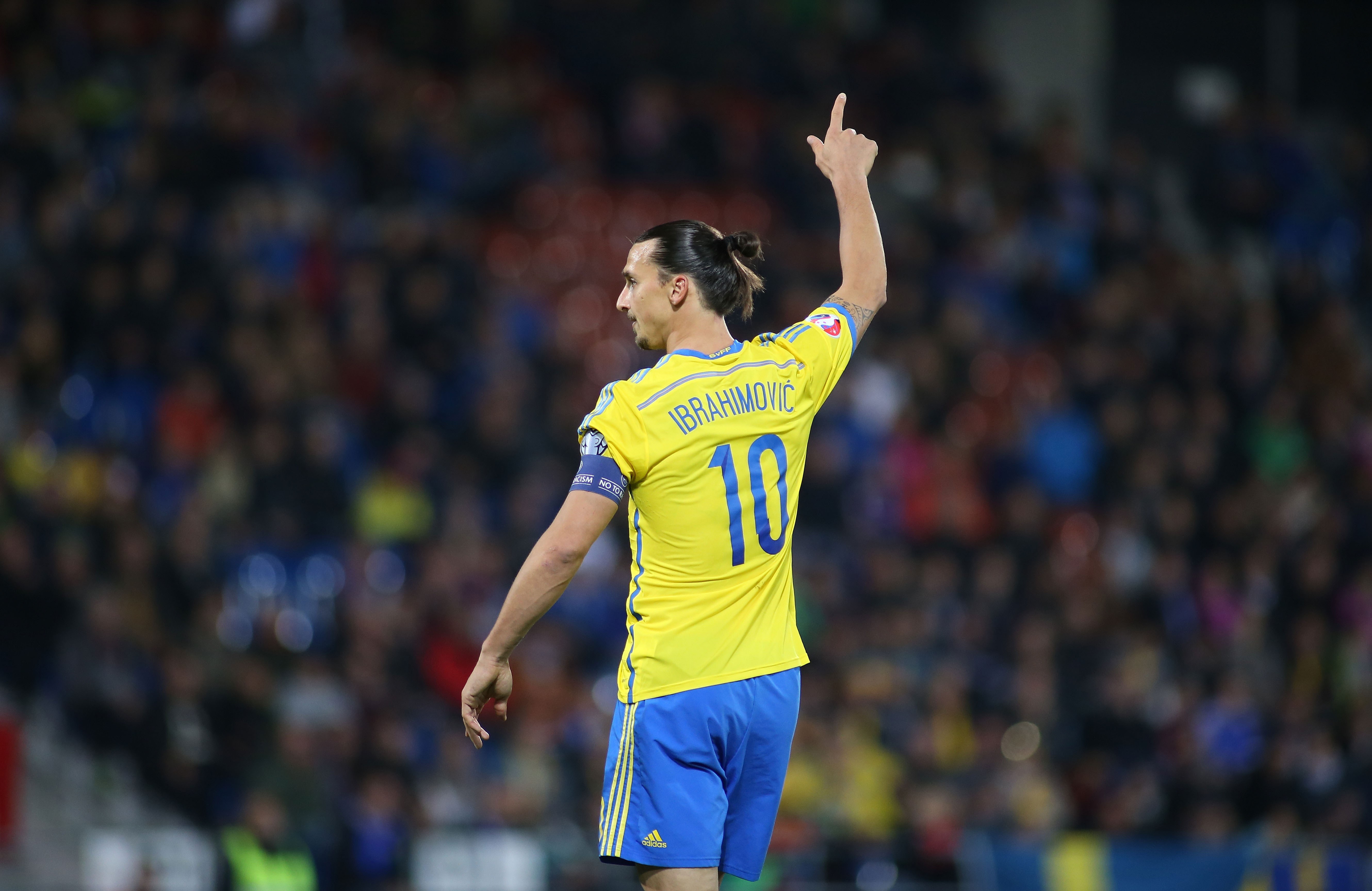 Capitan Zlatan indica la via ai propri compagni