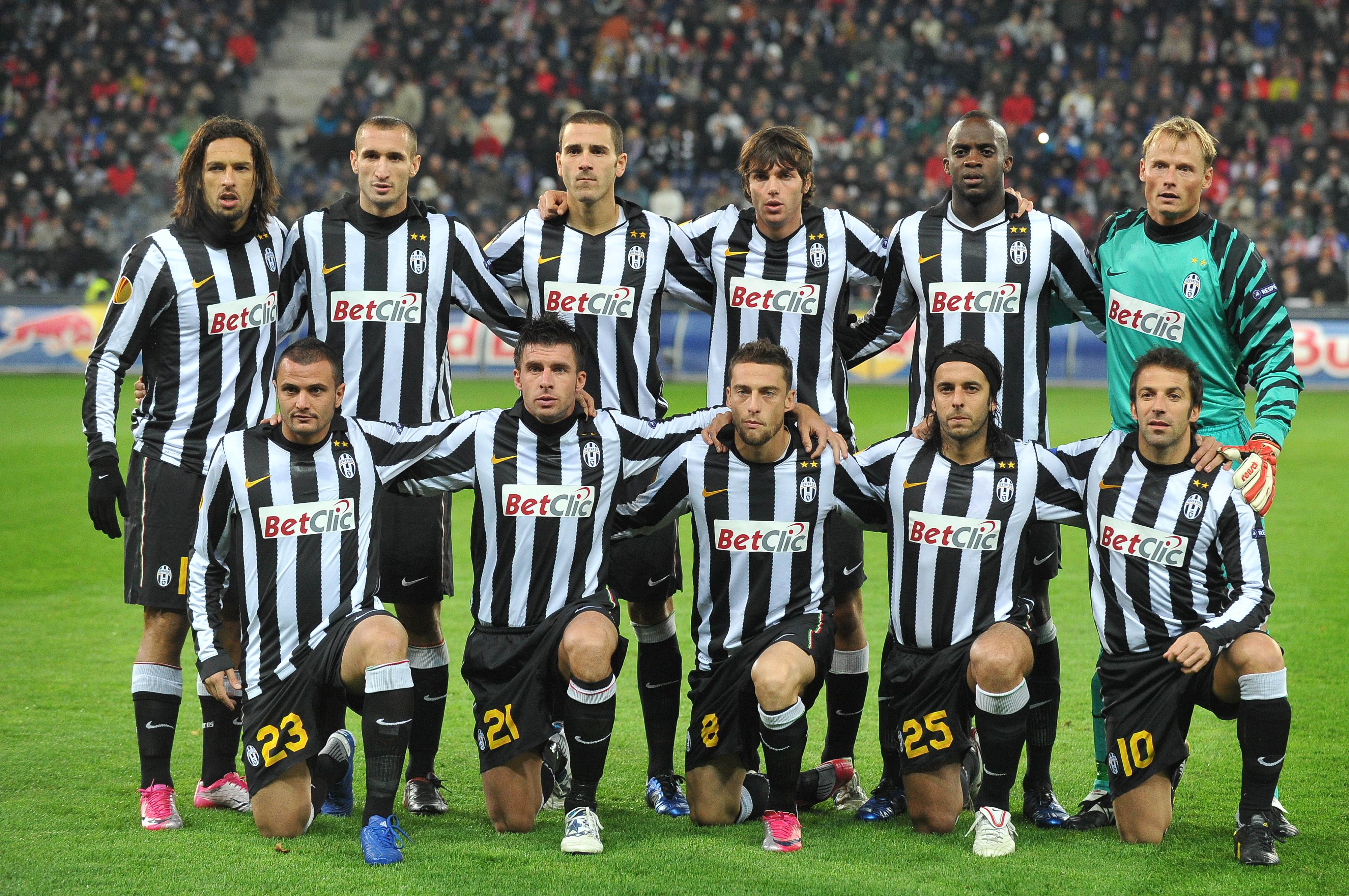 Players of Juventus Turin pose for a pic