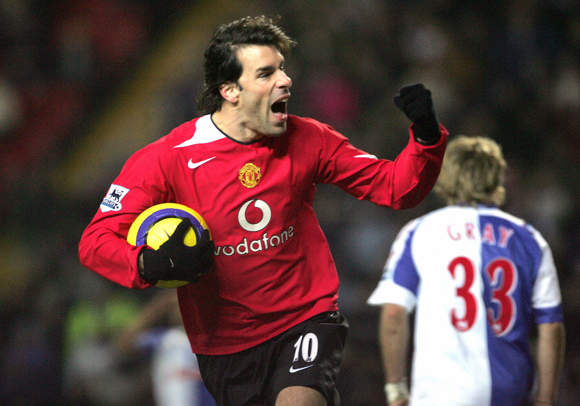 Blackburn, UNITED KINGDOM: Manchester United's Ruud van Nistelrooy celebrates scoring his first goal against Blackburn Rovers during their English Premiership soccer match at Ewood Park, Blackburn, England, 01 February 2006. AFP PHOTO/PAUL ELLIS Mobile and website use of domestic English football pictures subject to subscription of a license with Football Association Premier League (FAPL) tel : +44 207 298 1656. For newspapers where the football content of the printed and electronic versions are identical, no licence is necessary. (Photo credit should read PAUL ELLIS/AFP/Getty Images)