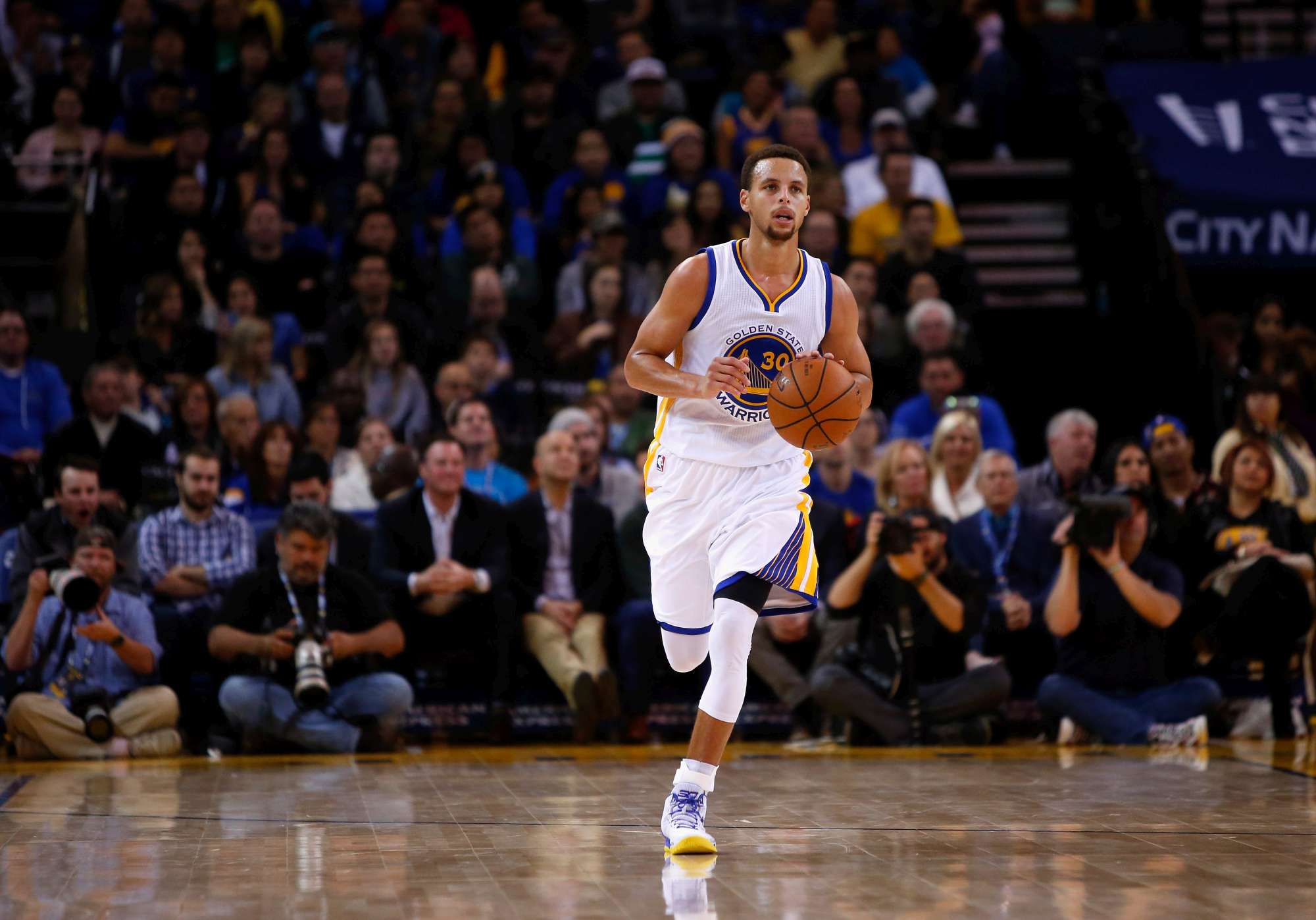 Steph Curry è stato eletto MVP all'unanimità per la prima volta nella storia